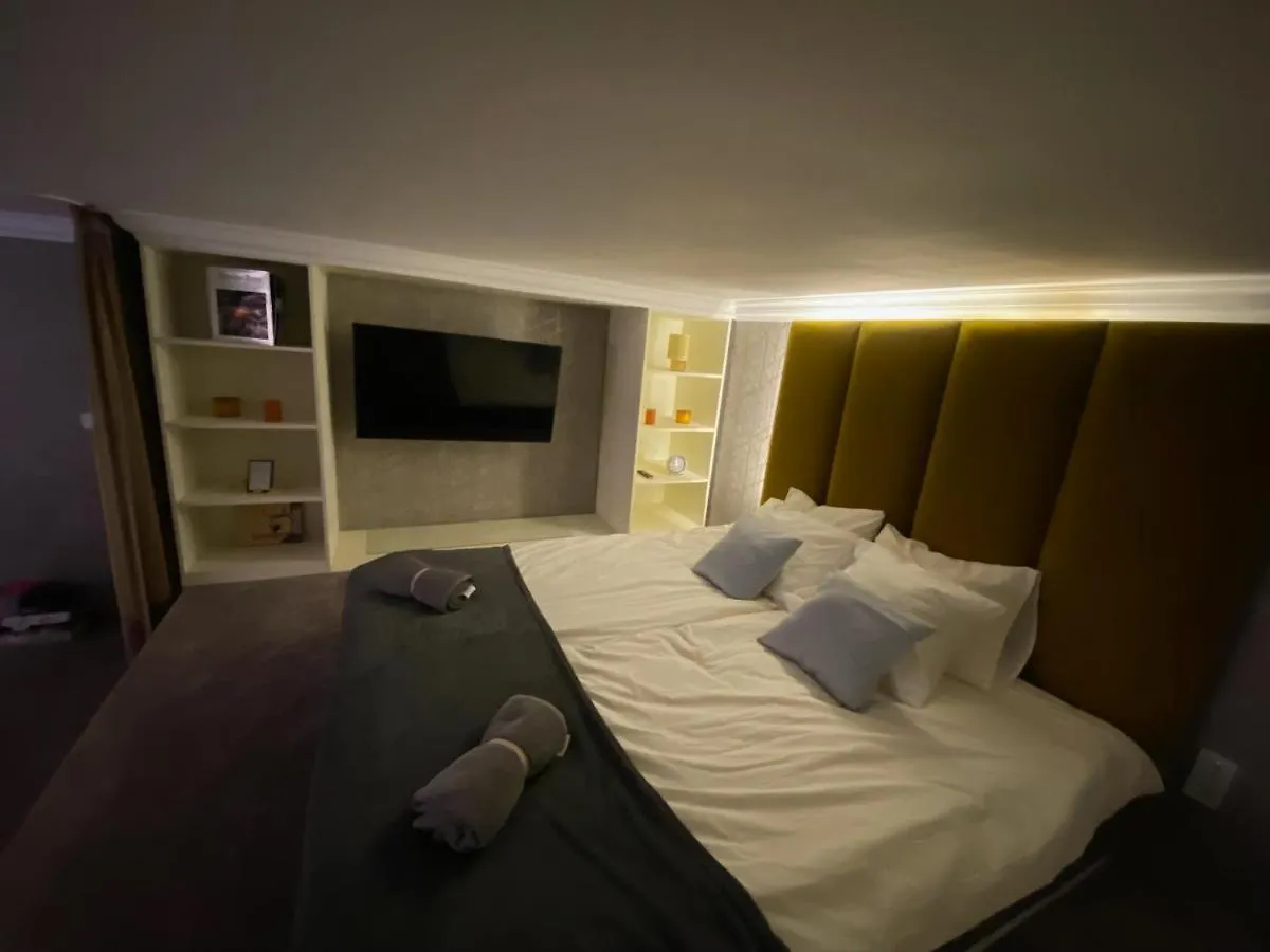 Luxury Exclusive 3 Bedroom Downtown Apartment Budapest